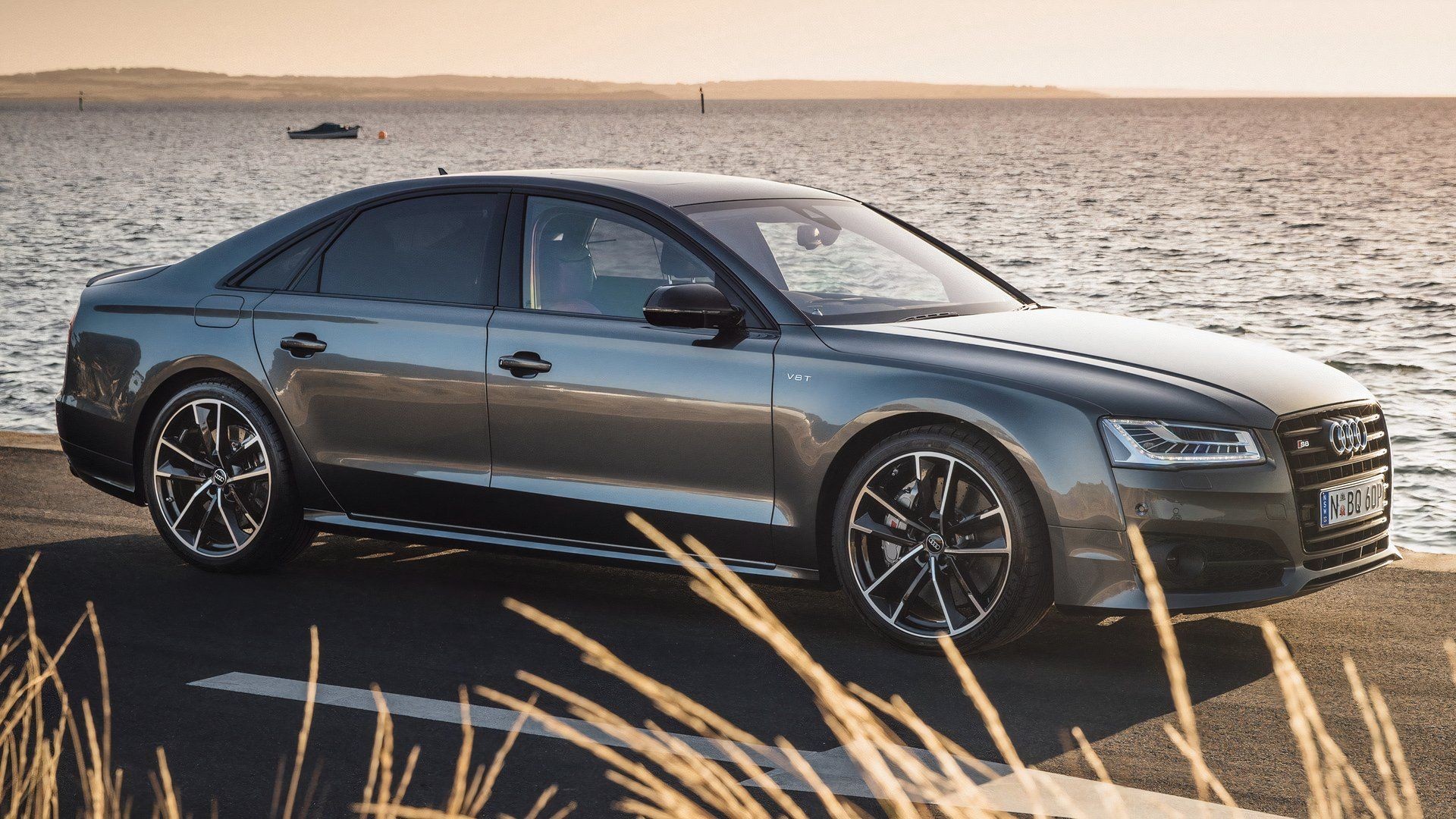 Side shot of a 2016 Audi S8