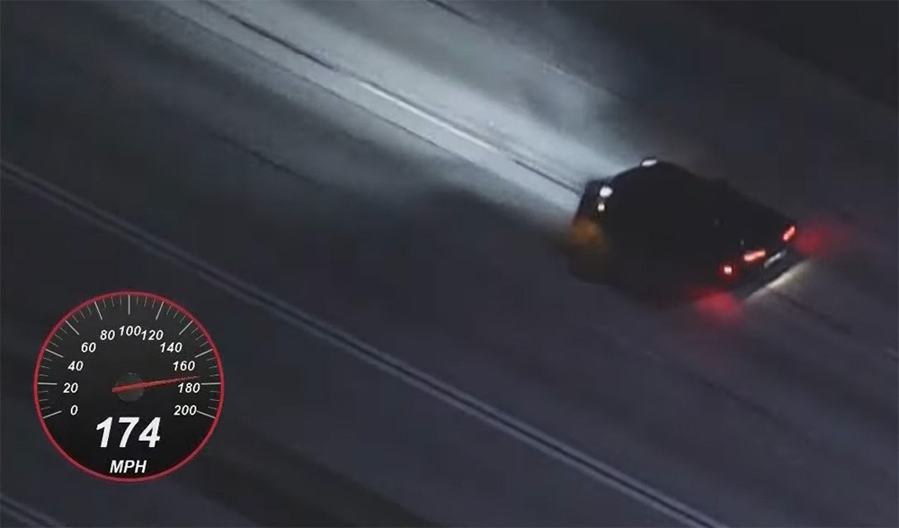 C7 Corvette speeding away from police at over 170 MPH on a Los Angeles freeway at night