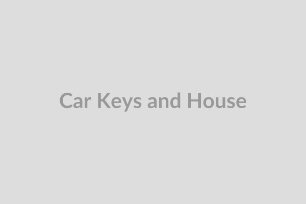 Car keys and a miniature house representing car and home insurance bundles